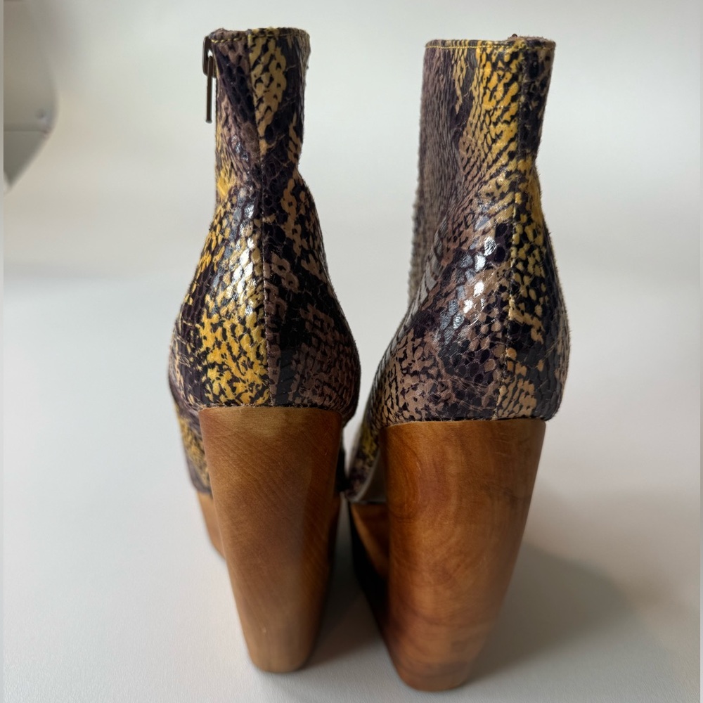 Stylish Snake Print Ankle Boots - Picture 5 of 9